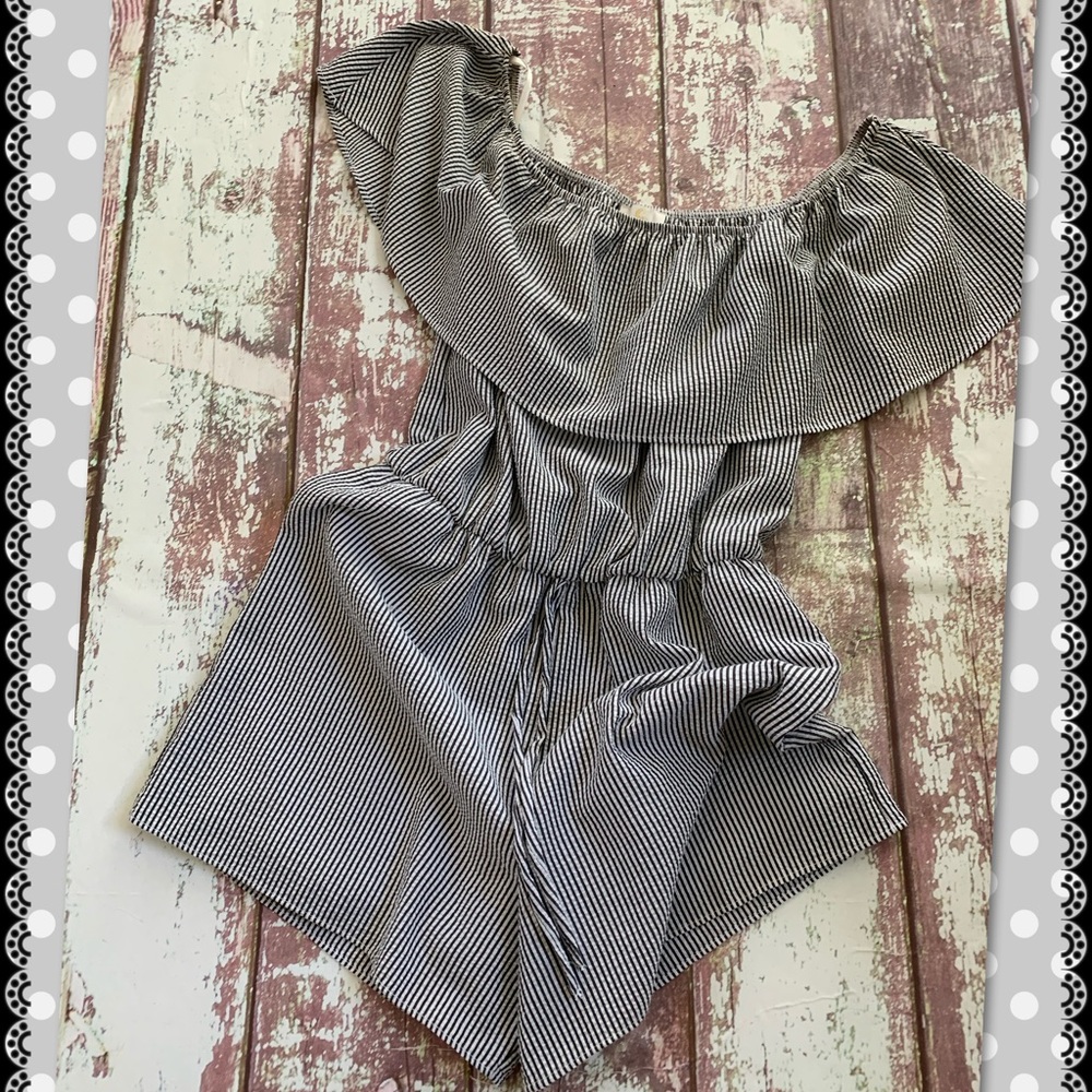 C romper shorts, size S
